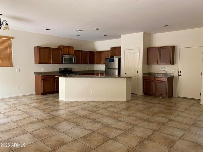 Building Photo - 61 W Hackberry Dr