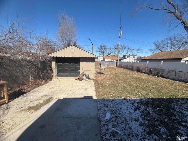 Building Photo - 26138 Yale St