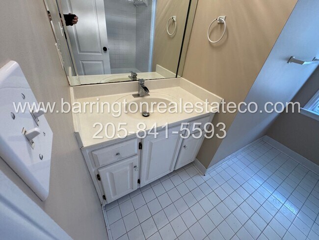 Building Photo - Hoover