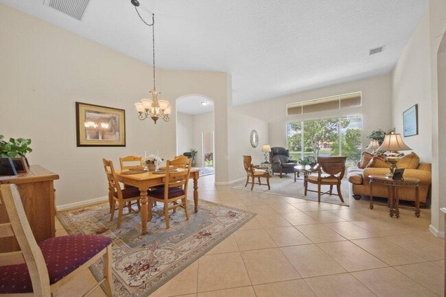 Building Photo - 1423 SE Legacy Cove Cir