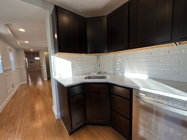 Building Photo - Charming 3 Bedroom/2.5 Bathroom Townhome in Fells Point, Baltimore, MD!