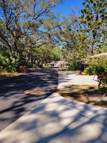 Building Photo - 4863 Village Gardens Dr