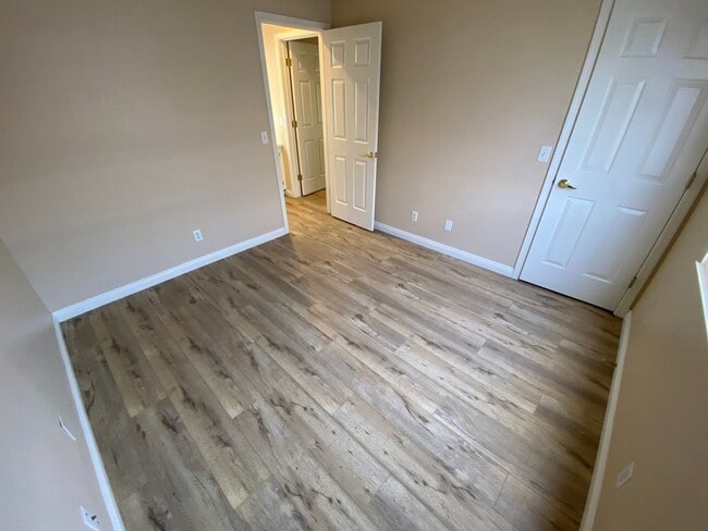 Building Photo - Beautiful 3 bed/2 bath home located near North Las Vegas