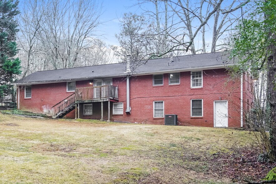 Building Photo - 6166 Queens Rd