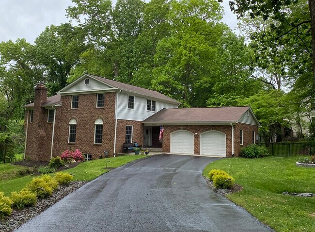 Building Photo - 3436A Holly Rd