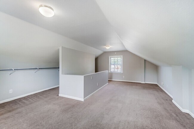 Building Photo - 347 Darrow Ave