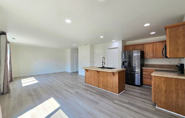Building Photo - 6406 35th St NE