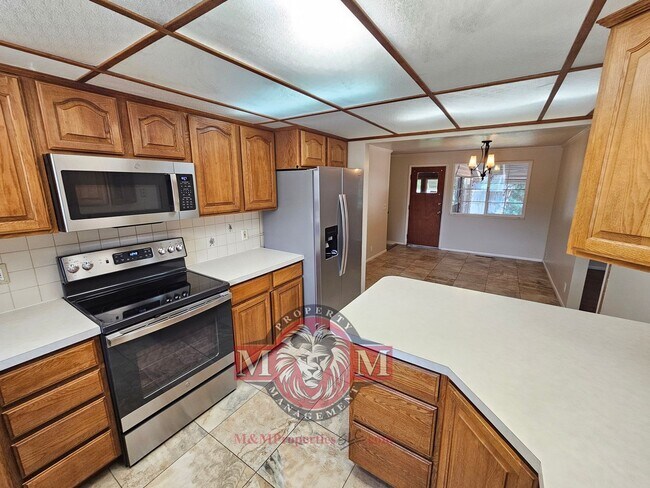 Building Photo - Spacious 5 Bd 3 Ba Home Cottonwood Heights