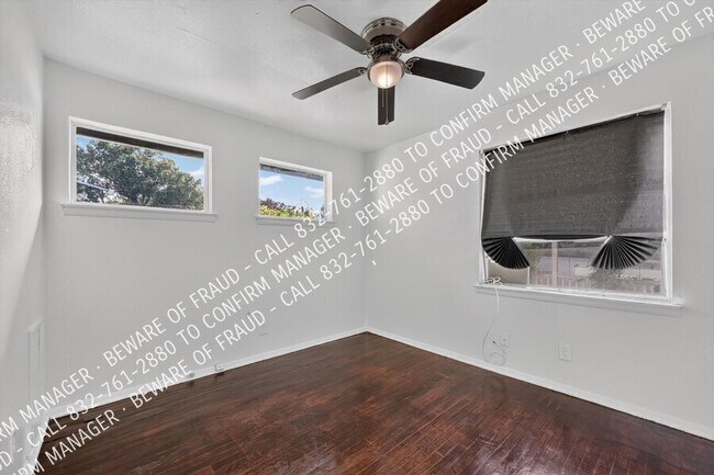 Building Photo - 1214 Adelaide Dr