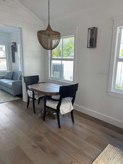 dining - 1102 Pearl St
