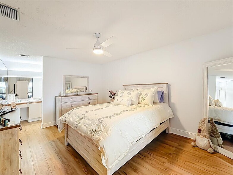 Building Photo - 2846 Carambola Cir S