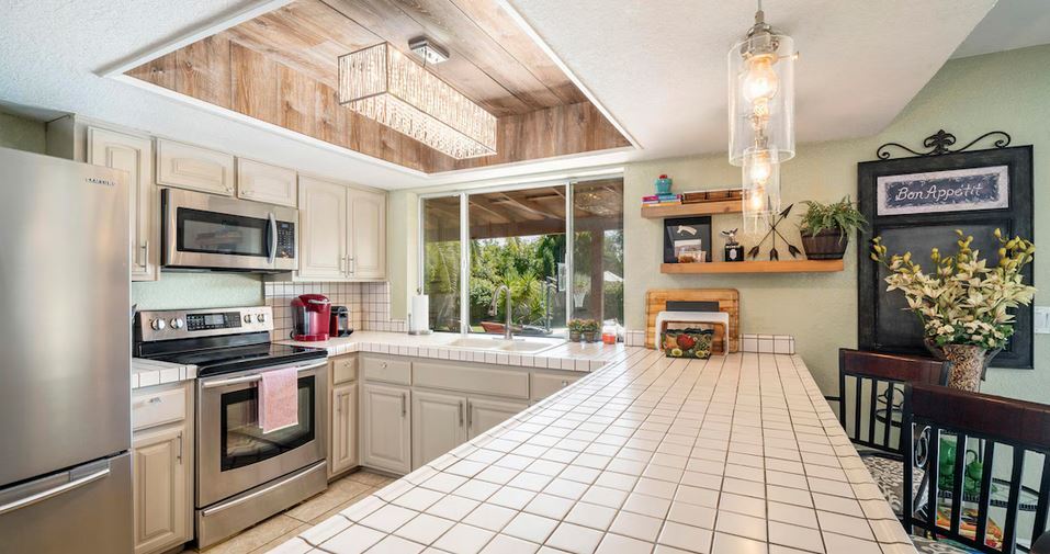 Building Photo - 101 W Tierra Buena Ln