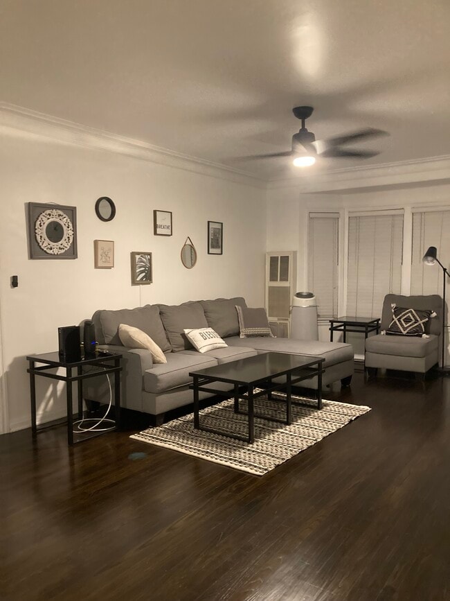 Sectional couch - 3622 W Adams Blvd