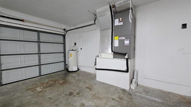 Building Photo - 35025 Raintree Dr