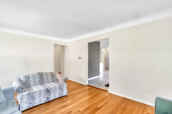 Building Photo - 16345 Pollyanna St