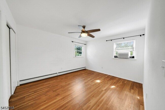 Building Photo - 33 N Willow St