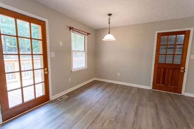 Building Photo - 321 Oak Meadows Dr