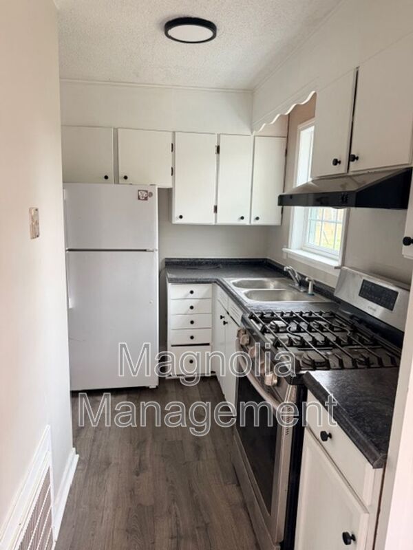 Building Photo - 226 Oak St