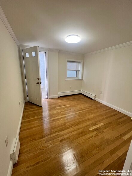 Building Photo - 1529 Beacon St