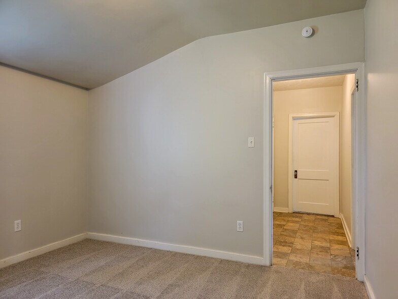 Building Photo - 10 N Farmersville Rd