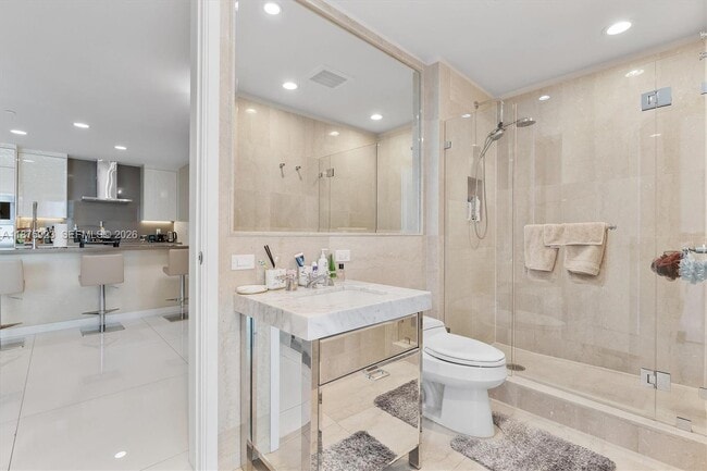 Building Photo - 17475 Collins Ave