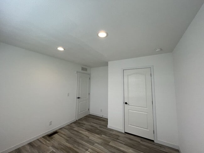 Building Photo - 5104 Augusta Blvd