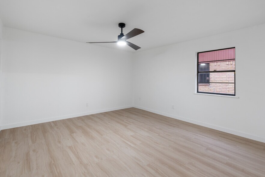 Building Photo - 6213 N 17th St