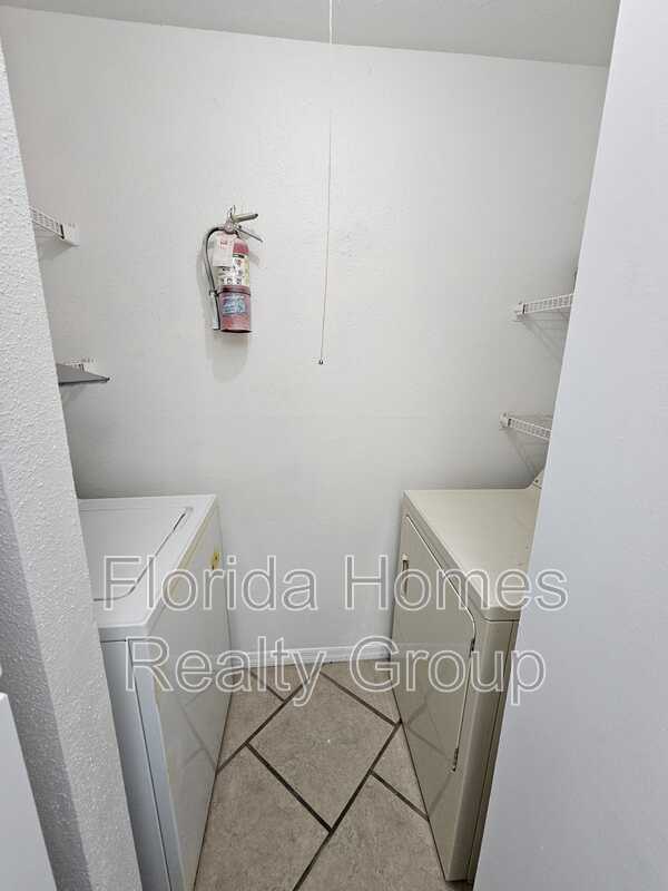 Building Photo - 2855 Winkler Ave