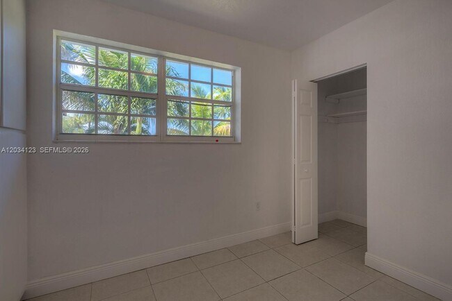 Building Photo - 160 NW 199th St