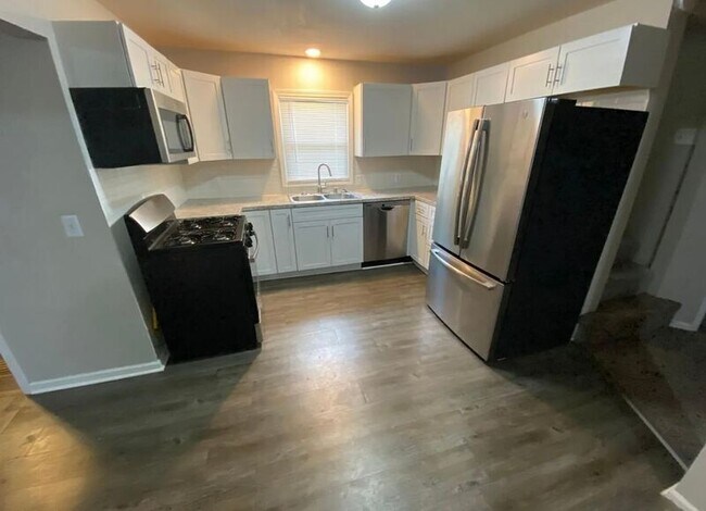 Building Photo - 200 3rd St