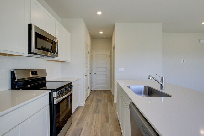 Building Photo - Wow!! 18-month lease in Sango!!