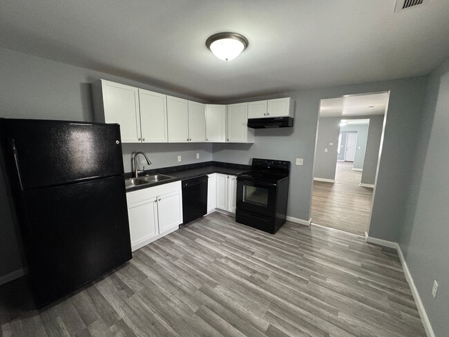 Building Photo - 1129-1131 S Sheffield Avenue