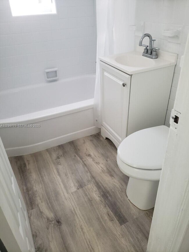 Building Photo - 1608 Drexel Ave