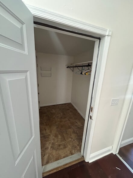 Building Photo - 1202 W Elm St