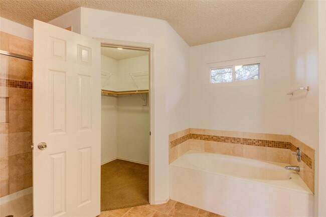 Building Photo - 8406 La Naranja Cove