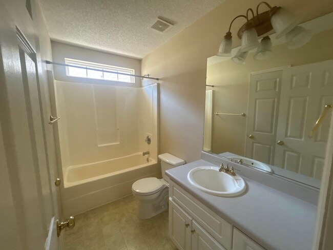 Building Photo - 421 Connemara Trail