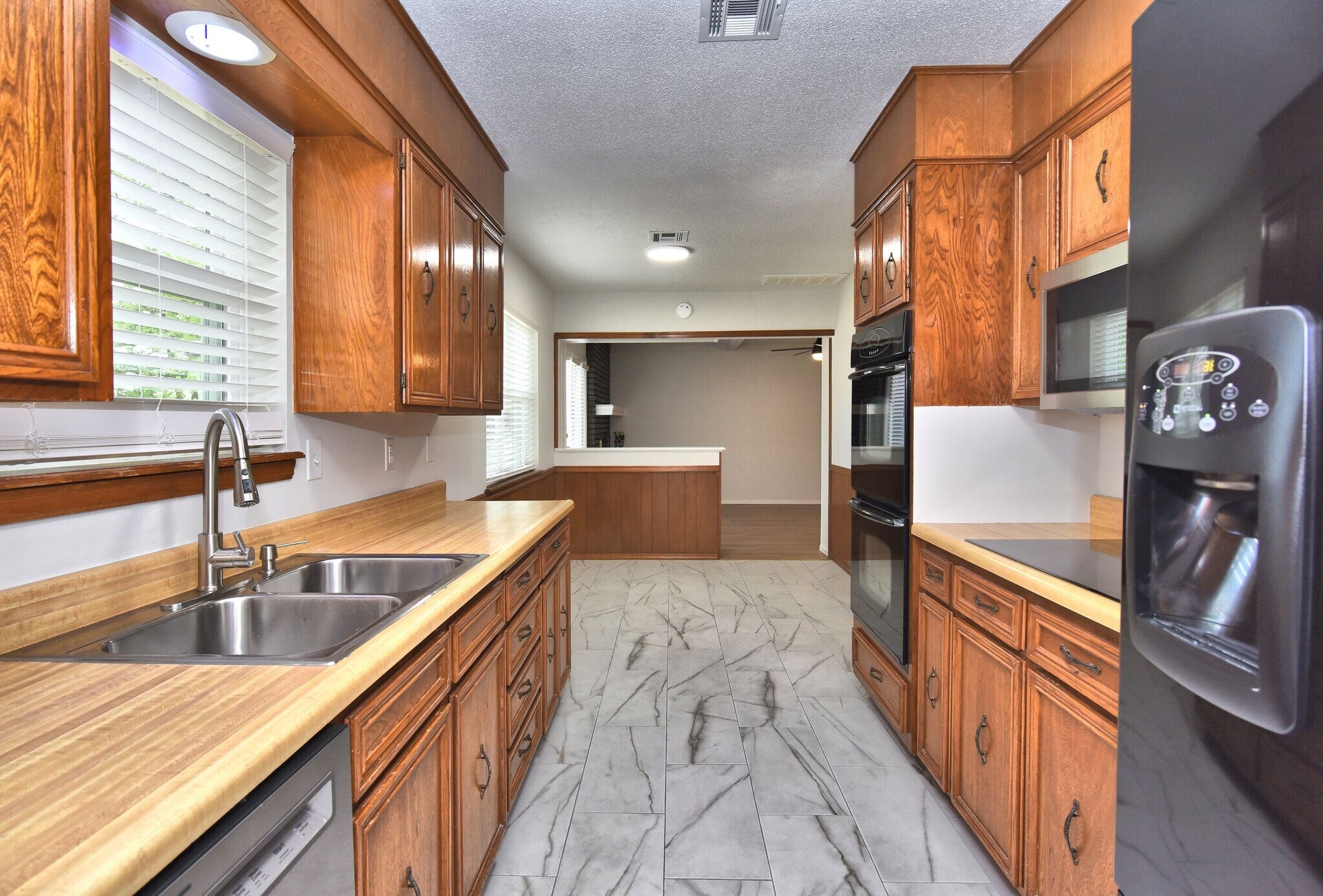 Building Photo - 6925 E 73rd St