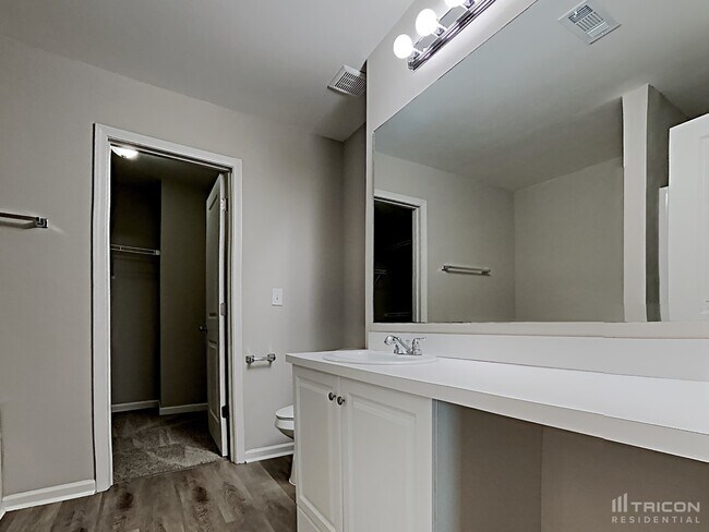 Building Photo - 701 Nonsuch Ct