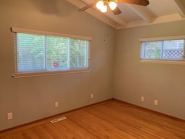 Building Photo - Spacious 4 Bedroom 2 Bath Santa Clara Home...