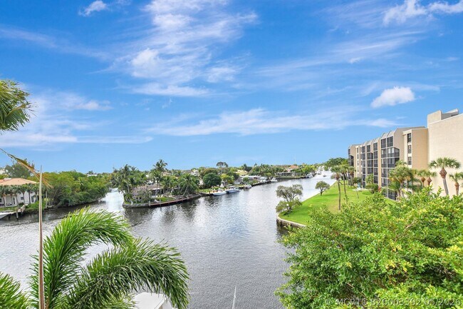 Building Photo - 8 Royal Palm Way