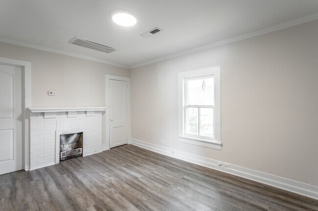 Building Photo - 2 Bedroom Home Just Off Main Street in Mill Town