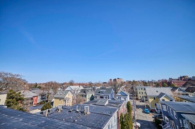 Building Photo - 118 Trowbridge St