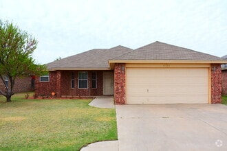 Building Photo - Rare 3 bedroom 3 bath home in Frenship Sch...