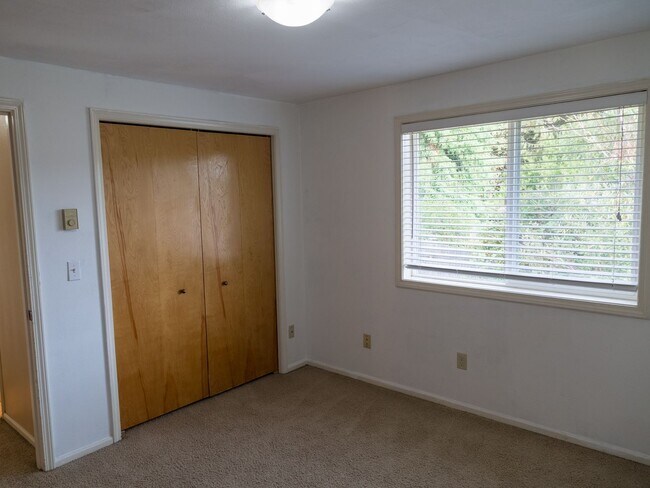 Building Photo - great location, new exterior and interior painting