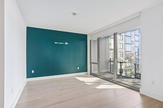 Building Photo - 9 Ave at Port Imperial