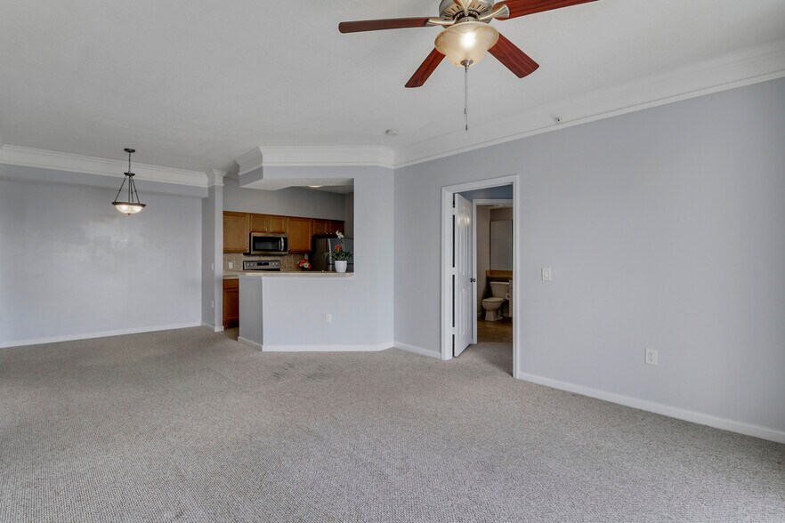 Building Photo - 4302 Myrtlewood Cir E