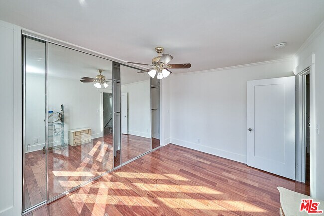 Building Photo - 757 S Norton Ave