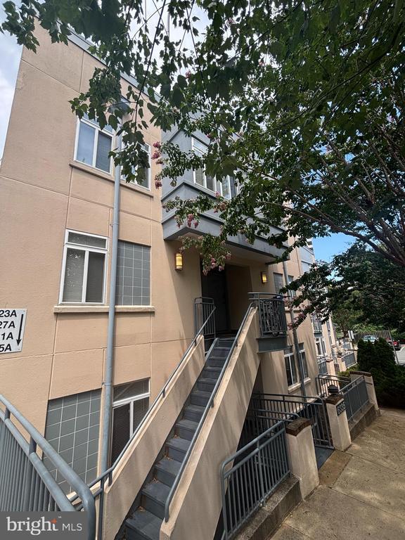 Building Photo - 6335 Stevenson Ave
