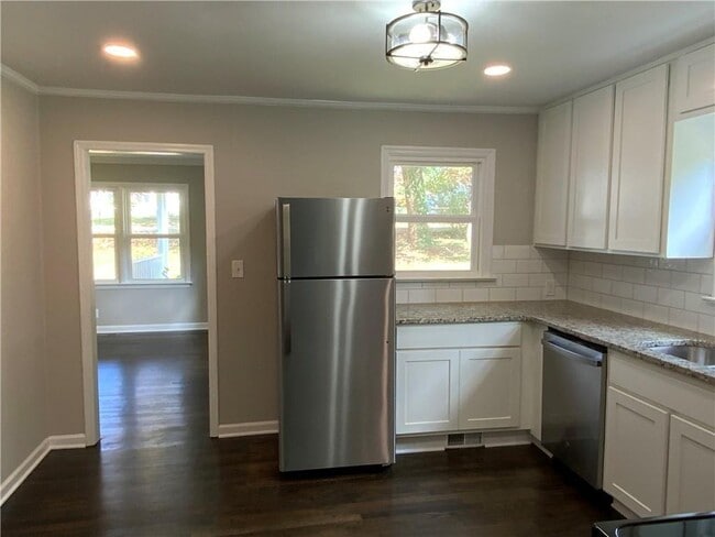 Building Photo - 578 Oakhurst Dr