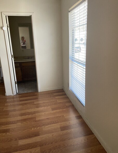 Building Photo - 4209 Broadway Ave